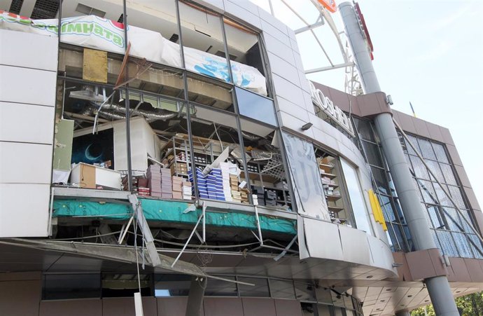 Daños materiales en un centro comercial de la ciudad ucraniana de Dnipró tras un ataque del Ejército de Rusia (archivo)