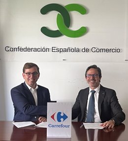 Carrefour se adhiere a la Confederación Española de Comercio.
