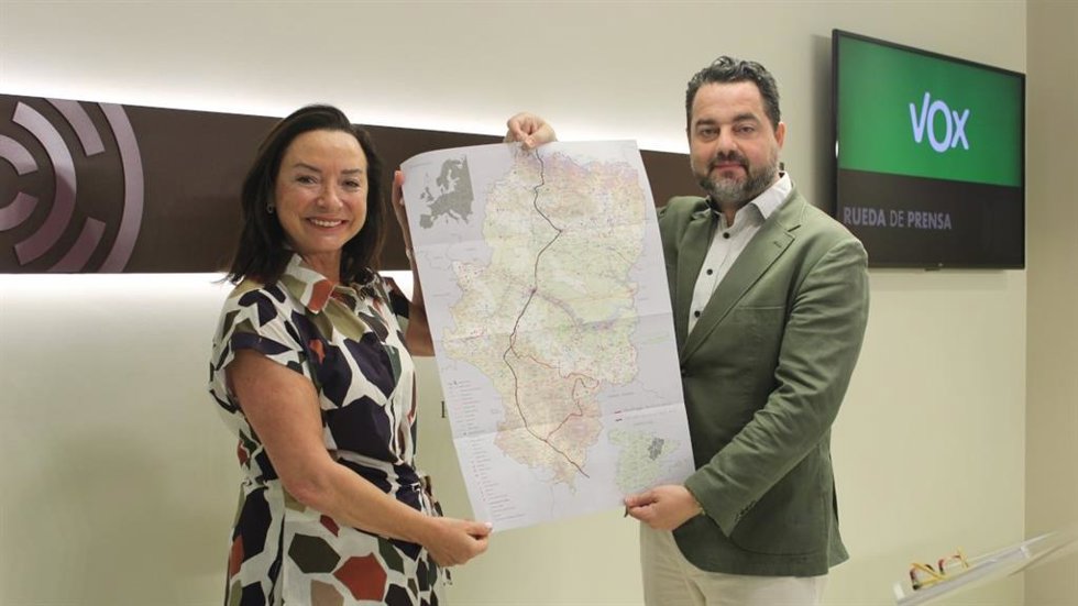 Los diputados de VOX Carmen Rouco y David Arranz.