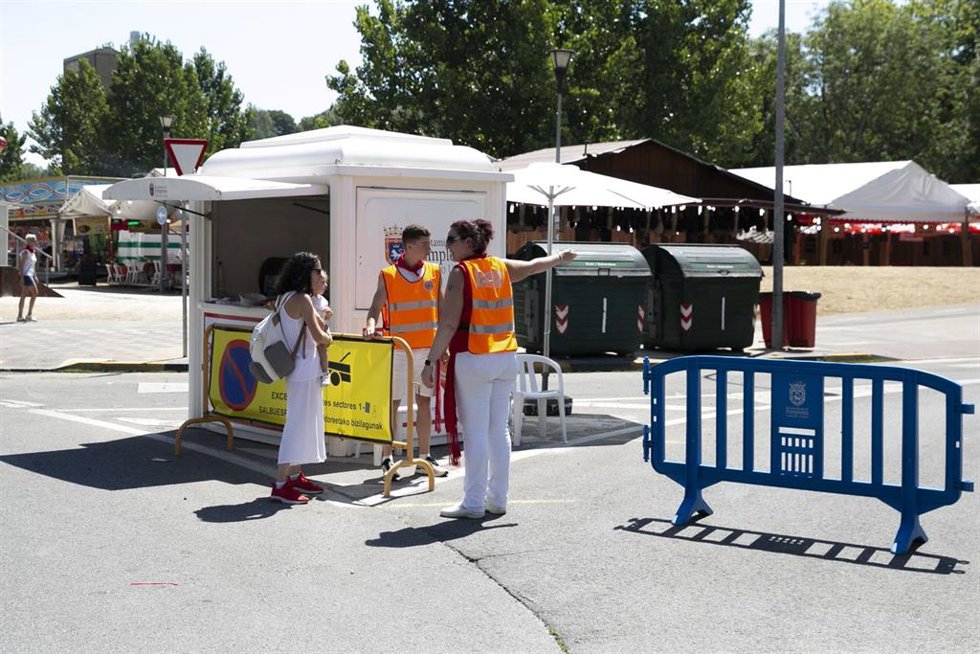 Archivo - Pamplona se convierte este viernes en zona naranja durante las 24 del día y hasta que acaben las fiestas de San Fermín