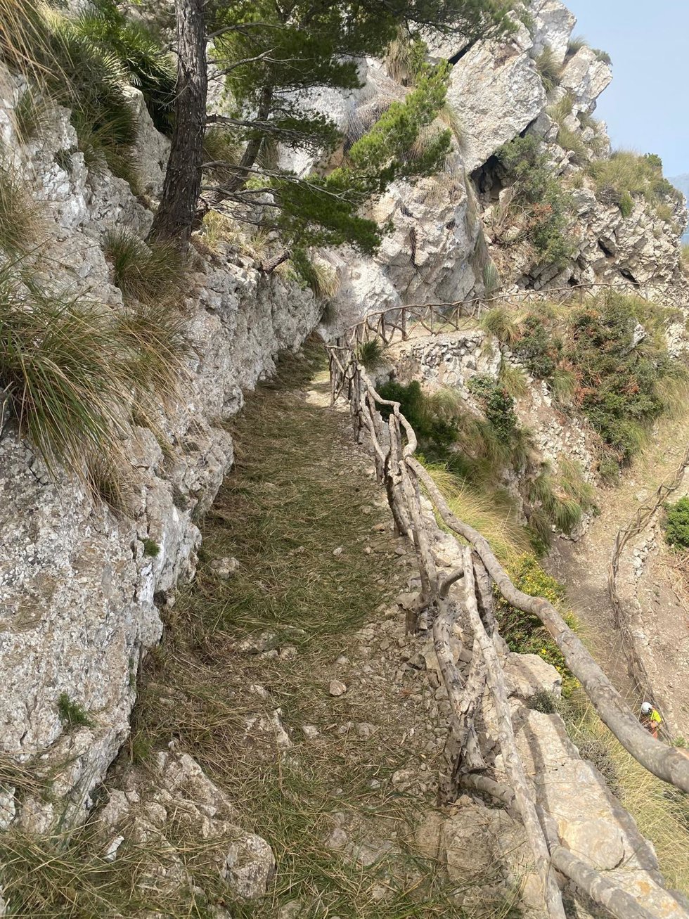 Camino de sa Talaia de Alcúdia en su tramo en la finca de la Victria.