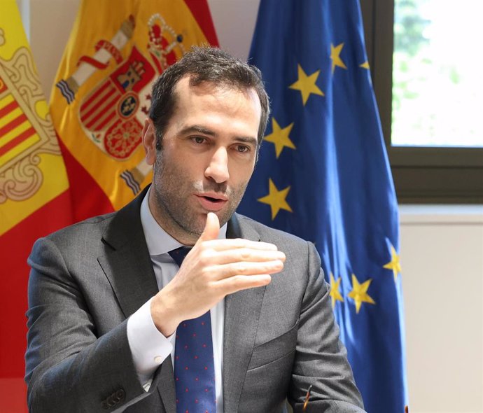 Archivo - El ministro de Economía, Comercio y Empresa, Carlos Cuerpo. 