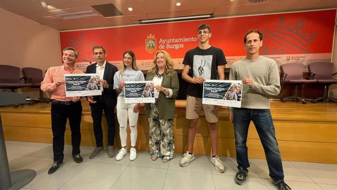 Representantes municipales de la Federación y atletas burgaleses en la presentación del campeonato.