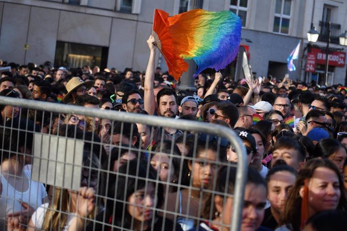 Decenas de personas durante el pregón del Orgullo de Madrid 2024 (MADO 2024)