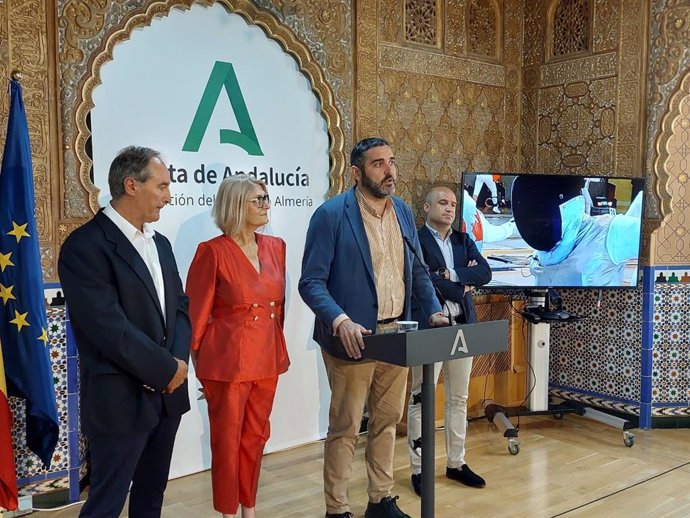 Frente al atril, el delegado territorial de Cultura, Turismo y Deporte de la Junta en Almería, Juan José Alonso.