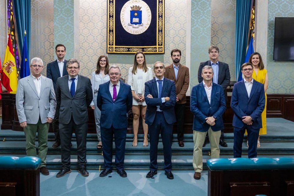 La Universidad Politécnica de Madrid, a través de TRANSyT, y Alsa firman un convenio para crear la cátedra Nos mueves. Innovación, tecnología y movilidad sostenible al servicio de las personas