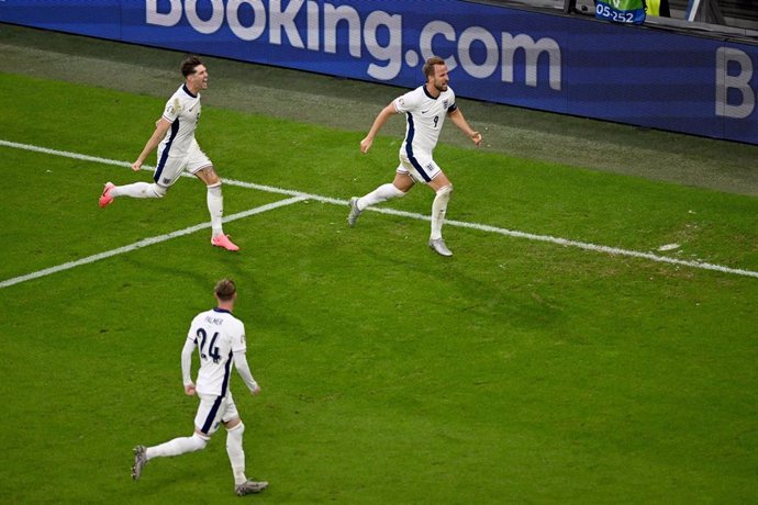 Harry Kane celebra su gol ante Eslovaquia en la Eurocopa de Alemania