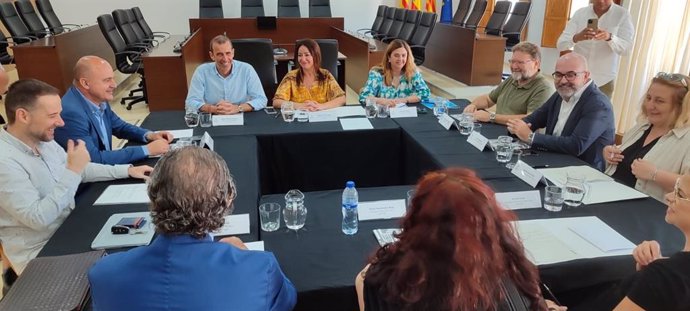La consellera de Vivienda, Territorio y Movilidad, Marta Vidal, en la reunión de la Comisión de Seguimiento de la solución de vivienda de las personas de los apartamentos Don Pepe.