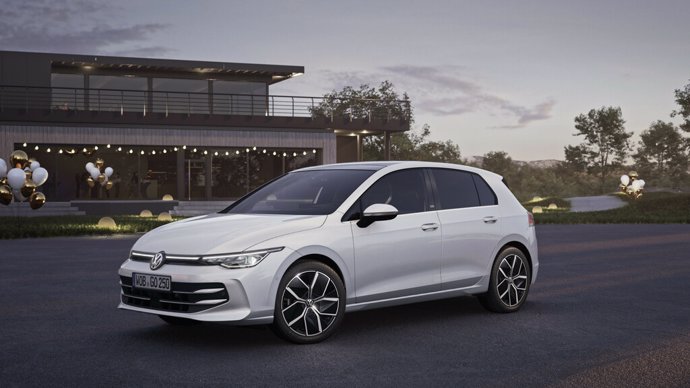 Archivo - Volkswagen lanza en preventa la edición de 50 aniversario del Golf en toda Europa desde 27.180 euros