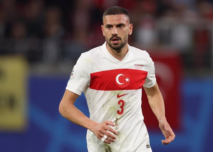 El futbolista de la selección de Turquía Merih Demiral durante el partido de octavos de final de la Eurocopa 2024 frente a Austria (archivo)