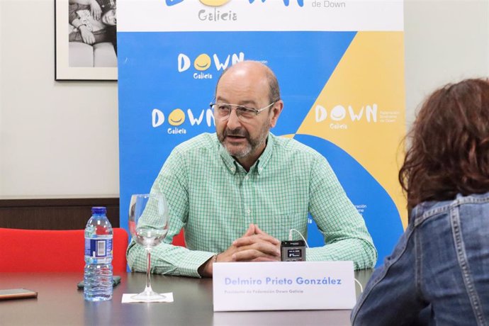 El presidente de Down Galicia, Delmiro Prieto, en rueda de prensa