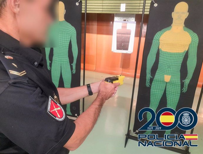 Pistola eléctrica Taser de la Policía Nacional.