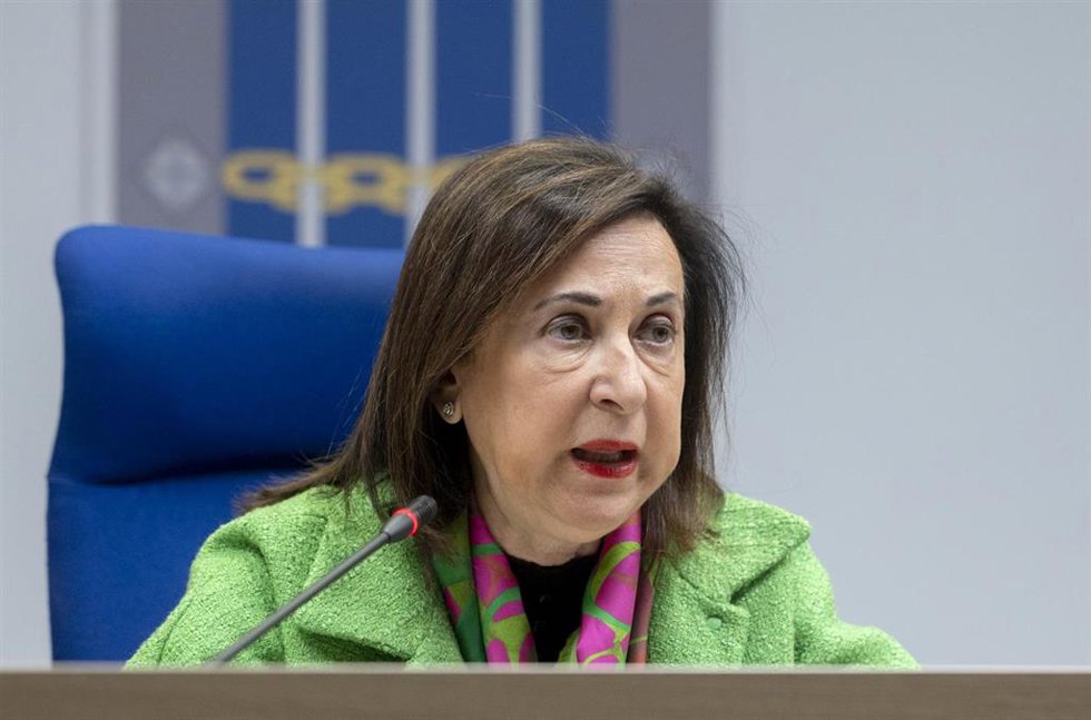 Archivo - La ministra de Defensa, Margarita Robles, interviene durante su visita a las instalaciones del Mando de Operaciones del Estado Mayor de la Defensa en la Base de Retamares, a 8 de mayo de 2024, en Pozuelo de Alarcón, Madrid (España).
