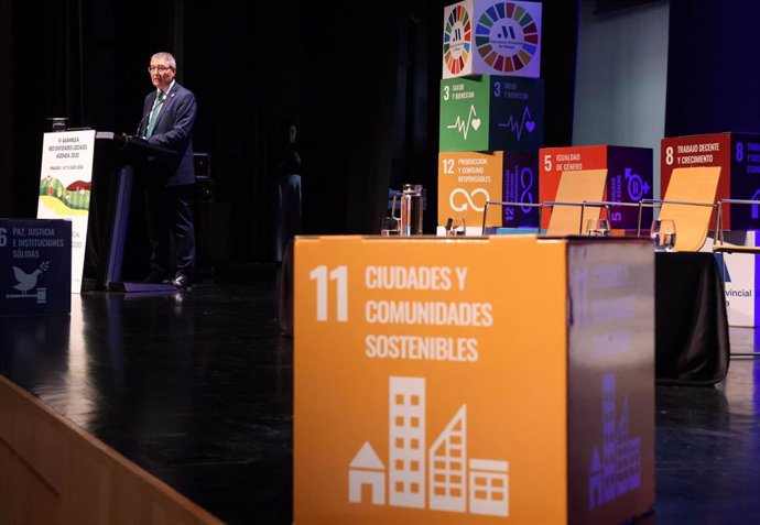 El presidente de la Diputación de Málaga, Francisco Salado, en la inauguración de la jornada 'Compromiso local con la Agenda 2030', que se enmarca en la IV Asamblea de la Red de Entidades Locales para la Agenda 2030