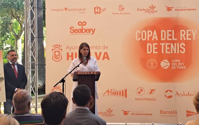 La delegada territorial de Turismo, Cultura y Deporte de la Junta en Huelva, Teresa Herrera, durante la presentación de la edición 99 de la Copa del Rey de Tenis.