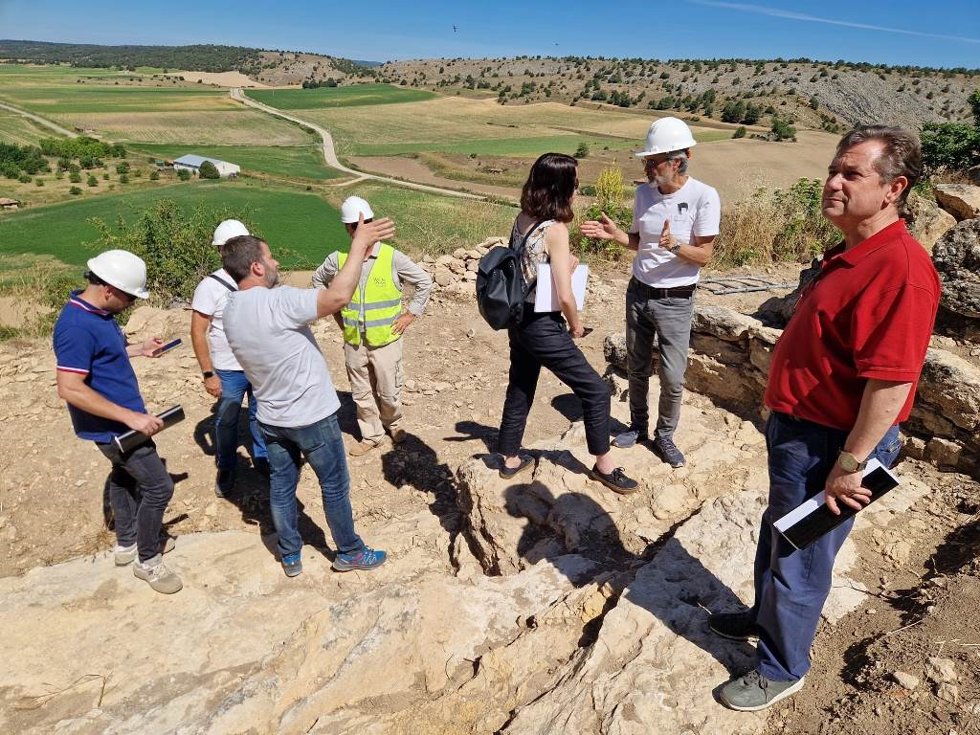 Visita a las obras de restauración del recinto amurallado de Calatañazor, en Soria.