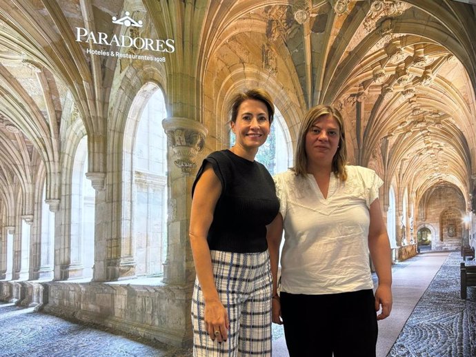 La vicepresidenta del Gobierno de Asturias, Gimena Llamedo, junto a la presidenta de Paradores de Turismo de España, Raquel Sánchez.