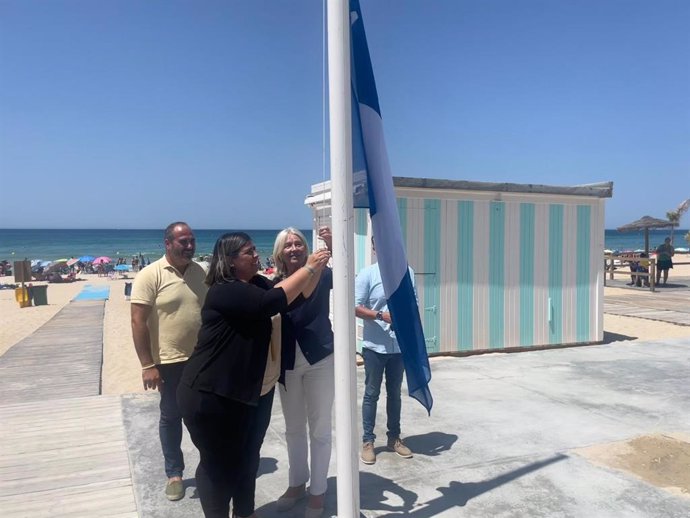 Mercedes Colombo en la iaza de la bandera azul en la playa de Conil.