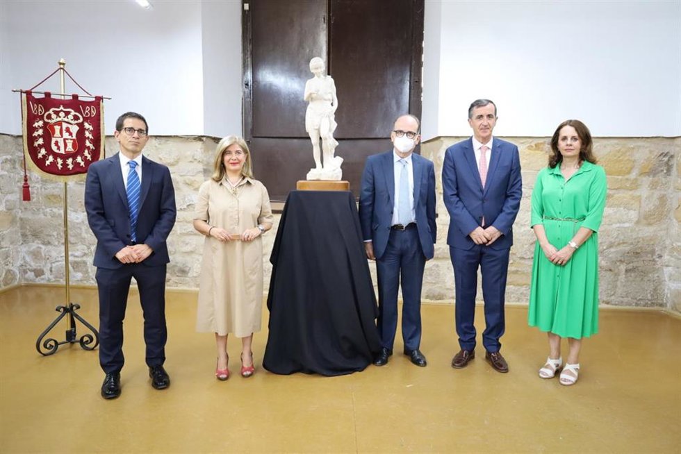 Firma de las escrituras de permuta de edificios del conjunto monumental de El Salvador.