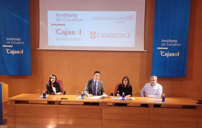 Acuerdo del Instituto de Estudios Cajasol con la entidad Cambridge University Press and Assesment.