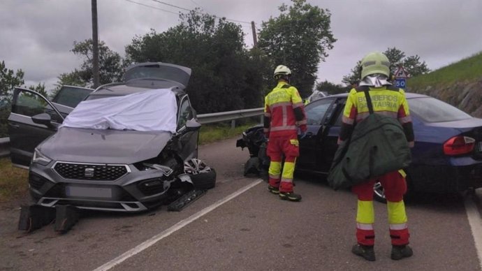 Bomberos del Gobierno de Cantabria durante su intervención