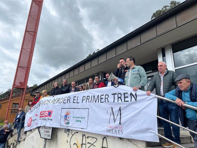 Manifestación reivindicativa para que el primer AVE de Asturias a Madrid pare en las Cuencas.