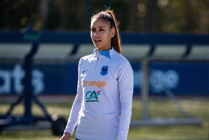 Archivo - Maelle Lakrar of France during the training of the French women's football team on April 3, 2023 at CNF Clairefontaine in Clairefontaine-en-Yvelines, France - Photo Melanie Laurent / A2M Sport Consulting / DPPI