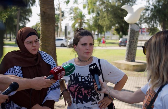 Estudiantes que han estado acampados en la Universidad de Huelva.