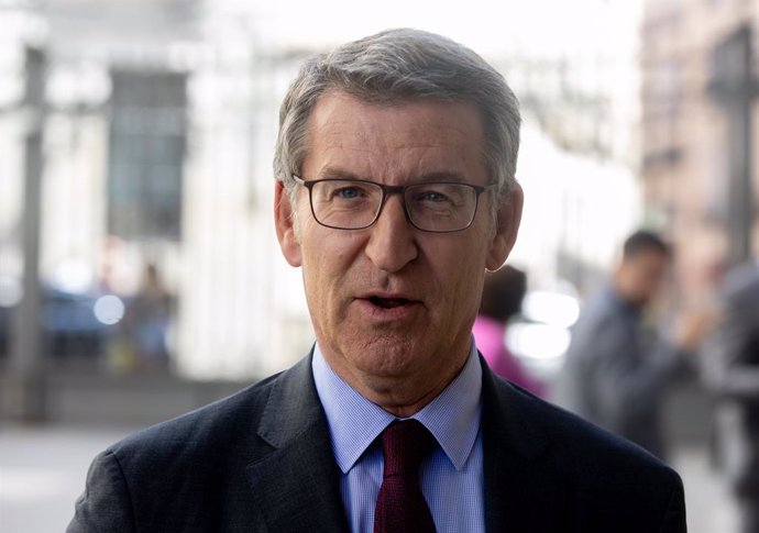 El presidente del Partido Popular, Alberto Núñez Feijóo, a su llegada a una sesión plenaria en el Congreso de los Diputados, a 4 de julio de 2024, en Madrid (España). El Pleno del Congreso celebra una sesión extraordinaria para debatir como único punto la