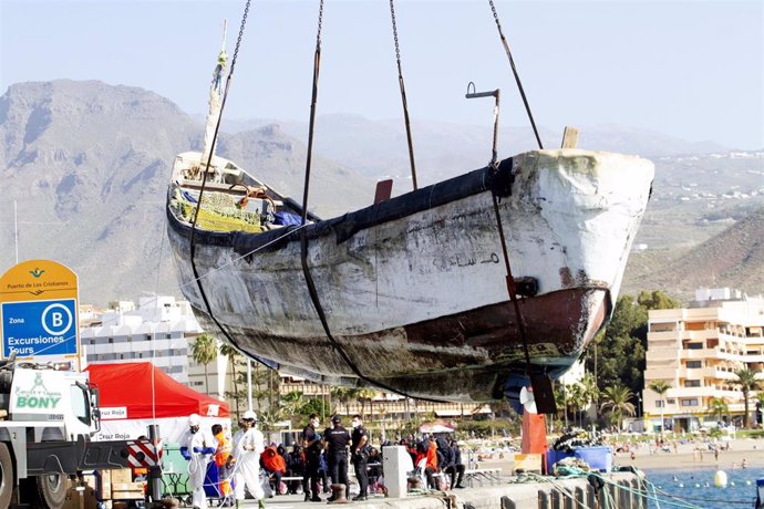 Archivo - February 2, 2024, Tenerife, Spain: Almost 1,000 immigrants arrived in Canary Islands. During the night 377 arrived at the port of Los Cristianos and in the morning another one with 41 men of Mauritania come with Salvamar and to El Hierro more th