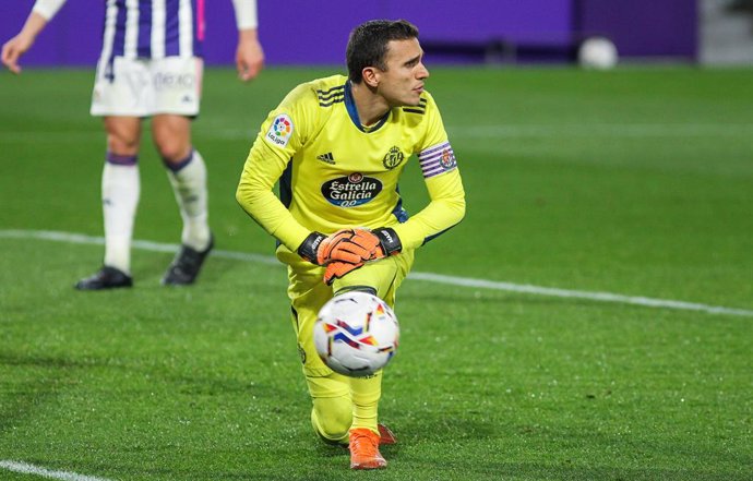 Archivo - Jordi Masip of Real Valladolid during La Liga football match played between Real Valladolid and FC Barcelona at Jose Zorrilla stadium on December 22, 2020 in Valladolid, Spain.