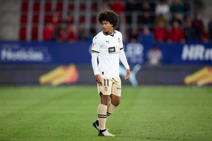 Archivo - Peter Federico of Valencia CF looks on during the LaLiga EA Sports match between CA Osasuna and Valencia CF at El Sadar on April  15, 2024, in Pamplona, Spain.