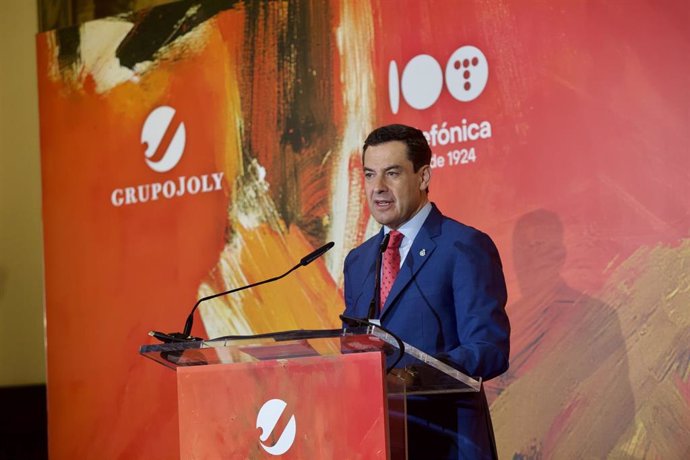 El presidente de la Junta de Andalucía, Juanma Moreno, interviene en la presentación del Anuario Joly 2024
