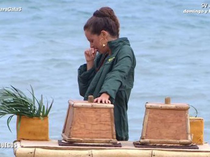 LAURA MADRUEÑO SUFRE UN FUERTE ATAQUE DE TOS DURANTE EL DIRECTO DE 'SUPERVIVIENTES ALL STARS'