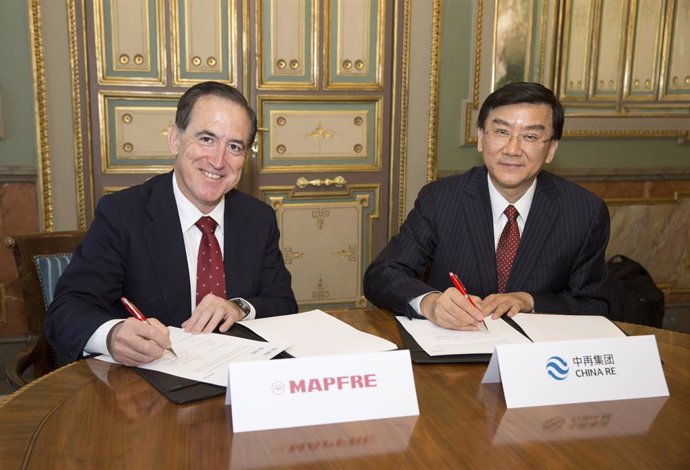 Archivo - Foto de archivo del acuerdo firmado entre Mapfre y China Re firman un acuerdo para asegurar infraestructuras en la Nueva Ruta de la Seda China