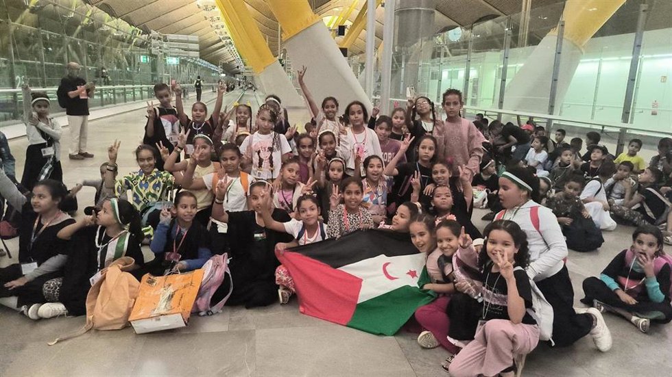 Llegada de los niños a Barajas para iniciar sus 'Vacaciones en Paz'.