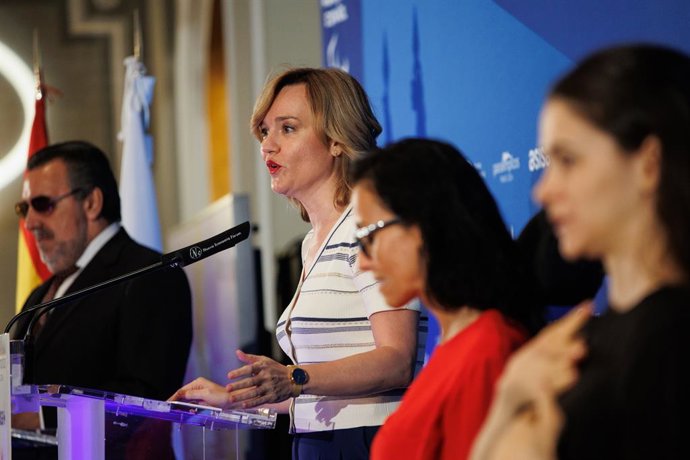 La ministra de Educación, Formación Profesional y Deportes, Pilar Alegría, interviene durante un desayuno informativo de Nueva Economía Fórum, en el Hotel Mandarin Oriental Ritz, a 5 de julio de 2024, en Madrid (España). Nueva Economía Fórum ha organizado