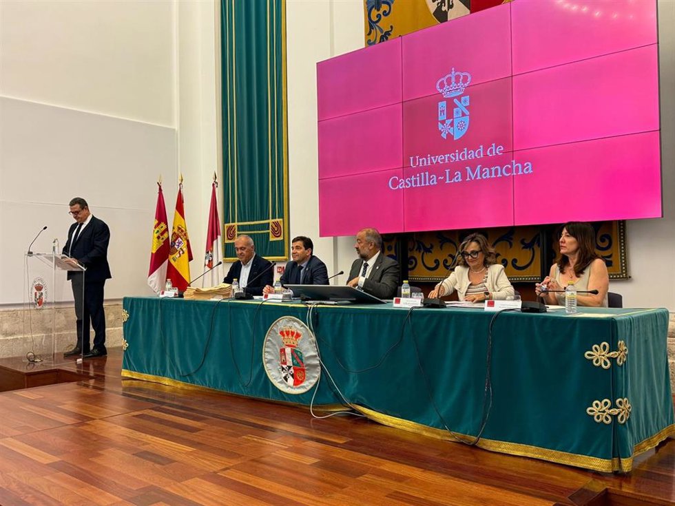Acto académico de graduación de la primera promoción del Curso Universitario de Formación Avanzada Incluye e Inserta Ciudad Real.
