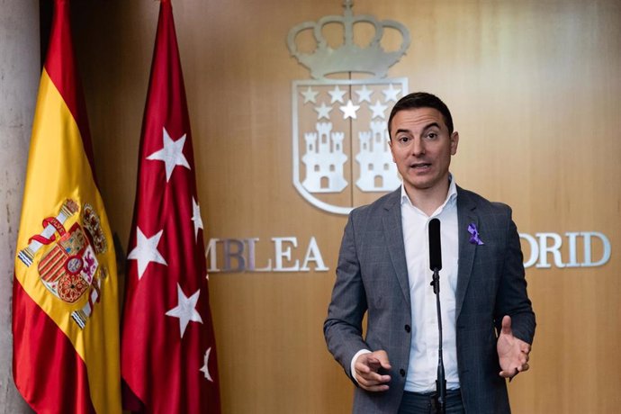 El portavoz del PSOE en la Asamblea, Juan Lobato.