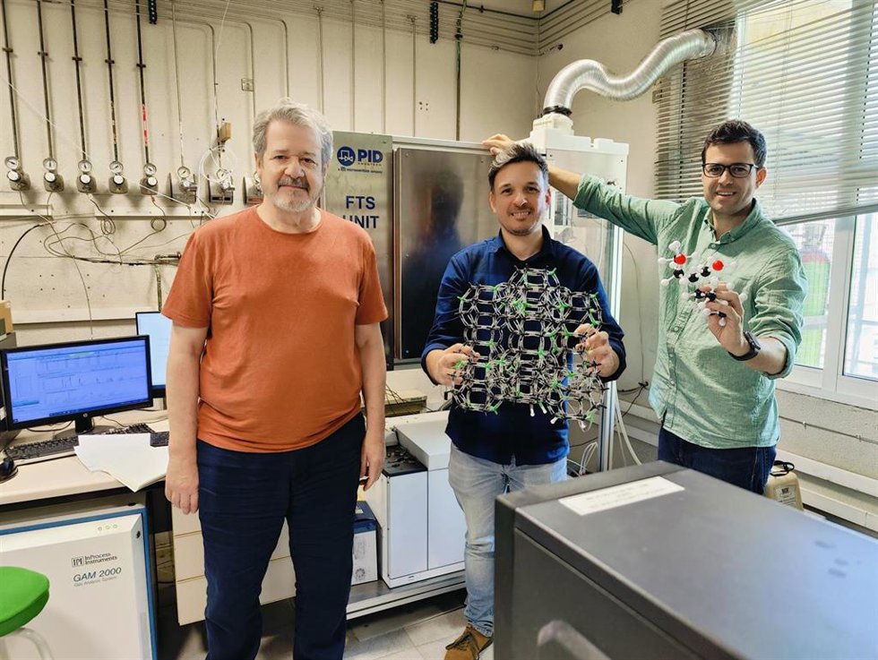 Esta propuesta, liderada por el profesor José Antonio Odriozola y financiada por la Consejería de Universidad, Investigación e Innovación de la Junta, permitiría aprovechar los propios desechos para la producción eléctrica.