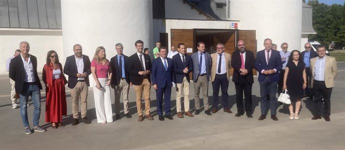 Gago e Íscar, junto a alcaldes de la provincia de Valladolid que han suscrito su adhesión al 012.