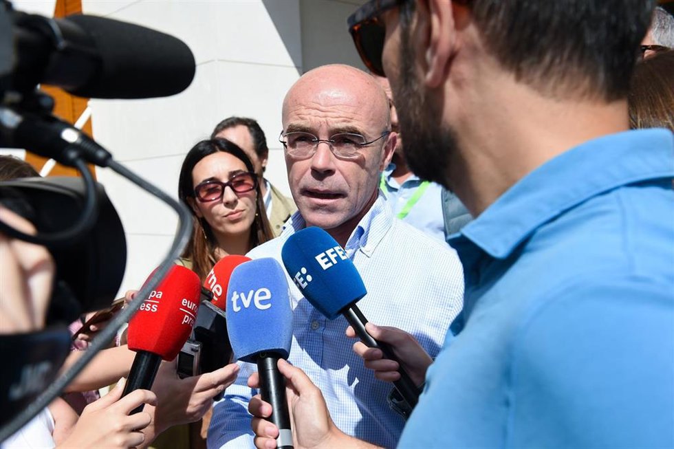 El coordinador jurídico de Vox, Jorge Buxadé, atiende a los medios de comunicación ,en una imagen de archivo. 
