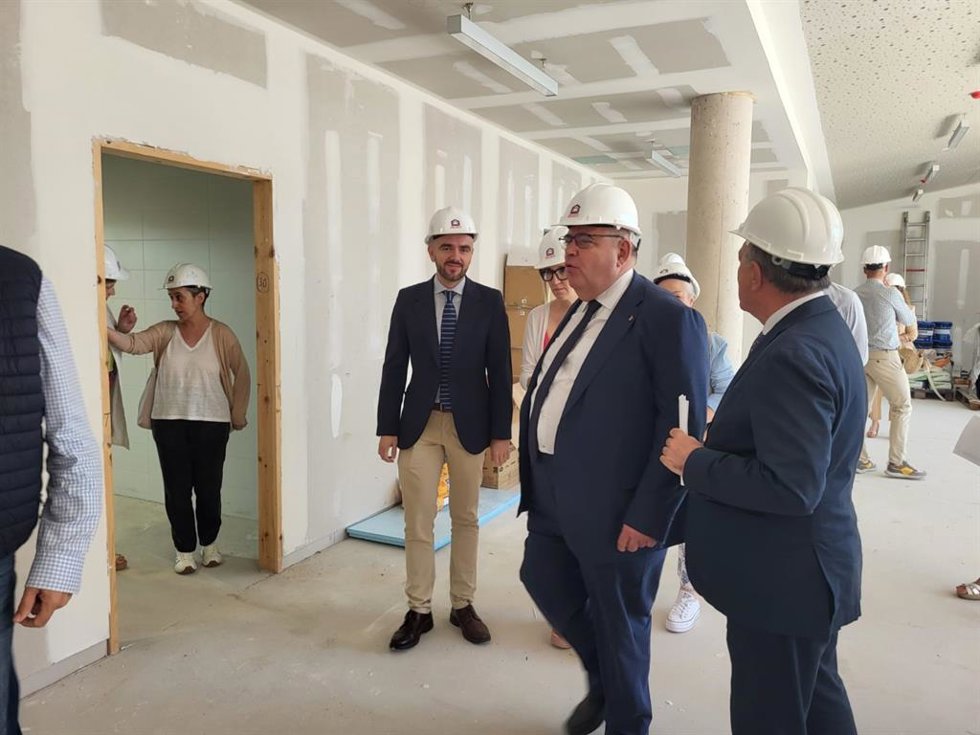 Visita del consejero de Sanidad de la Junta, Alejandro Vázquez, a las obras del nuevo Centro de Salud de Aguilar de Campoo.