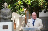 El acto del Parlamento por el aniversario del nacimiento de Blas Infante muta en homenaje a su hija María Ángeles