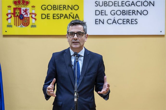 El ministro de la Presidencia, Justicia y Relaciones con las Cortes, Félix Bolaños, atiende a los medios con motivo de su viaje institucional a Extremadura, en la Subdelegación del Gobierno de Extremadura, a 5 de julio de 2024, en Cáceres, Extremadura (Es