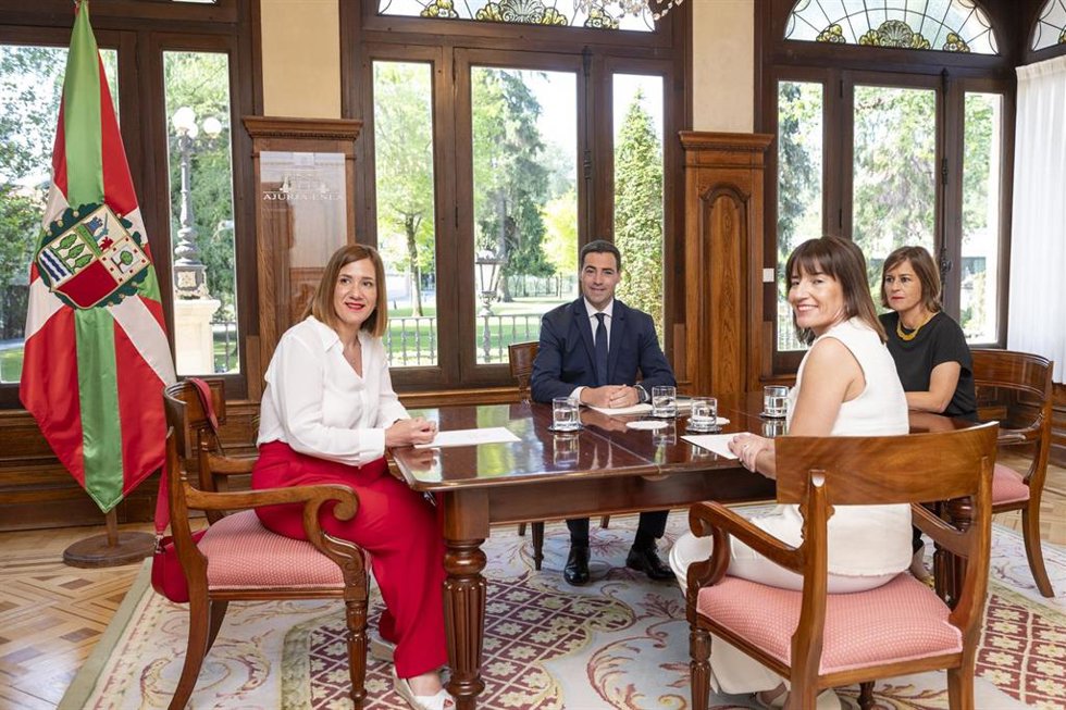  Pradales ha mantenido un encuentro este viernes con la Asociación de Municipios Vascos-Eudel