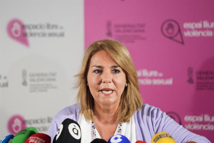 La vicepresidenta segunda y consellera de Servicios Sociales, Igualdad y Vivienda, Susana Camarero, durante una rueda de prensa para presentar el protocolo de actuación contra violencias sexuales en la Comunitat Valenciana