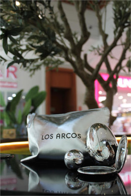 El centro comercial Los Arcos ha activado durante julio un Rasca y gana donde los socios de los Arcos Club podrán disfrutar de premios directos con tarjetas regalo, entradas de cine o acceder a la c