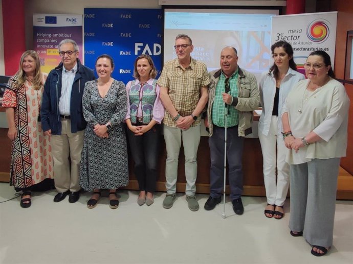 Presentación de la campaña 'Empresa solidaria. Empresa extraordinaria' en la sede de FADE