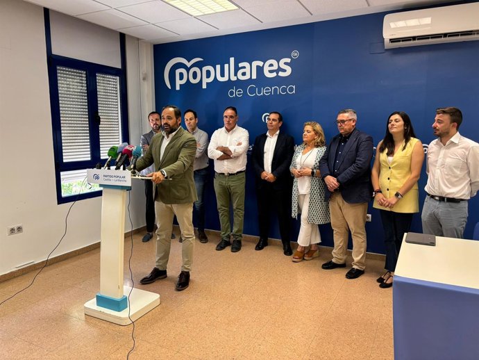 El presidente del PP de Castilla-La Mancha, Paco Núñez, durante la rueda de prensa en Cuenca.